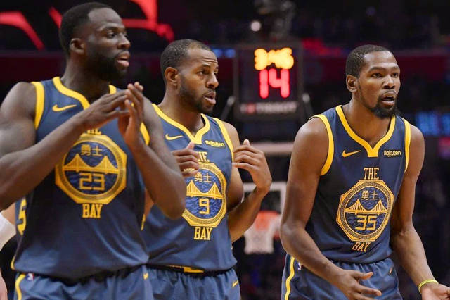 跟队记者 跟队记者